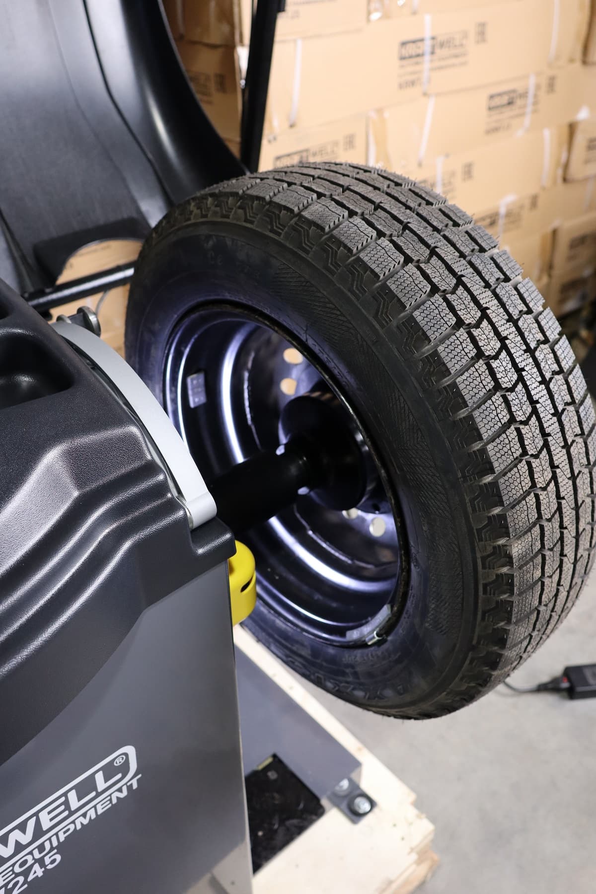 KraftWell GRAVITA KRW245 — лазерный луч на литом диске