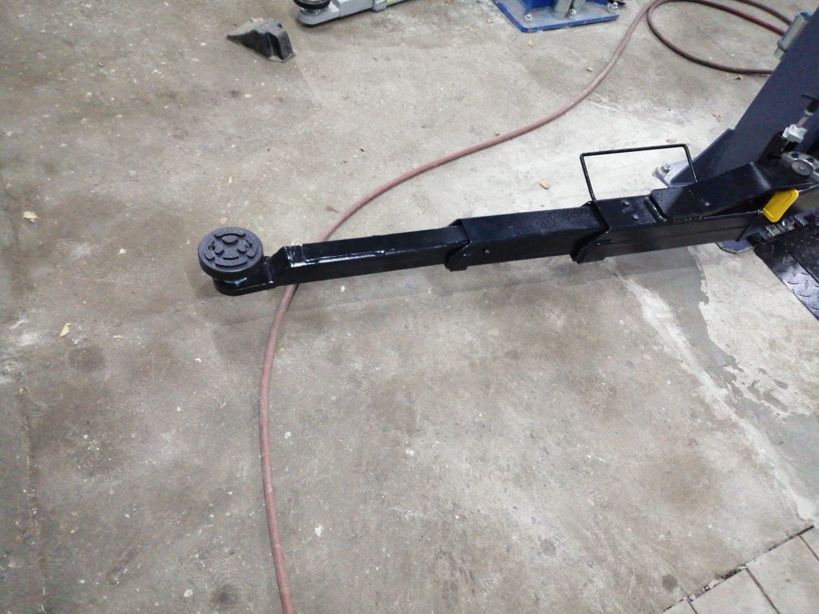 Подъемник автомобильный 4 тонны KraftWell KRW4SLM/220
