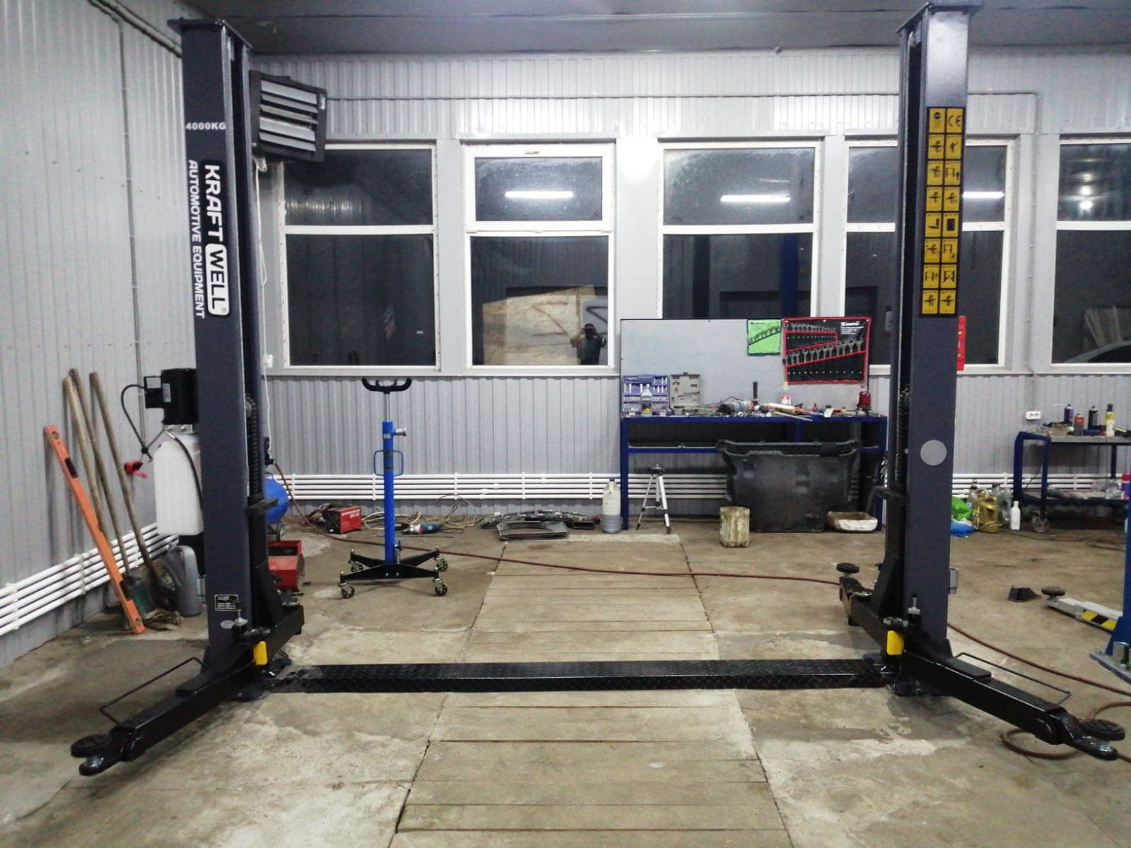Подъемник автомобильный 4 тонны KraftWell KRW4SLM/220
