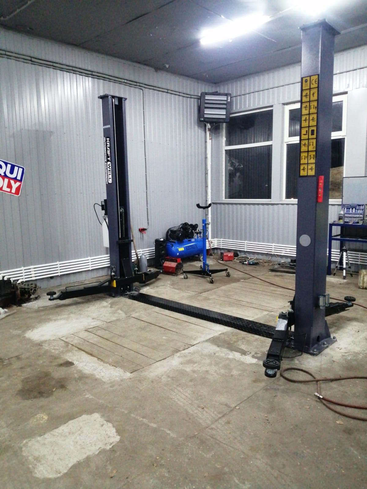 Подъемник автомобильный 4 тонны KraftWell KRW4SLM/220