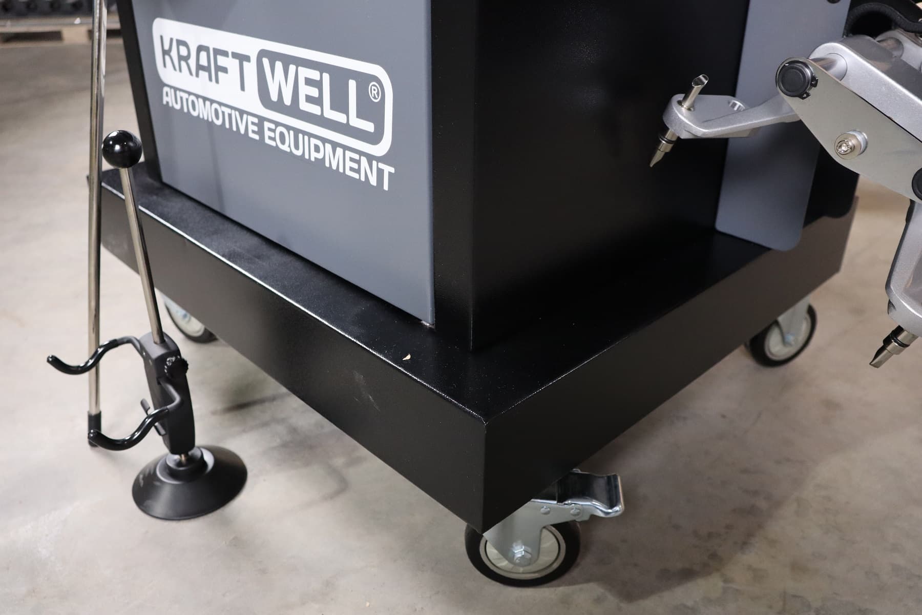 Стенд сход-развал 3D KraftWell KRW3DWA-III — алюминиевая стойка, электролифт