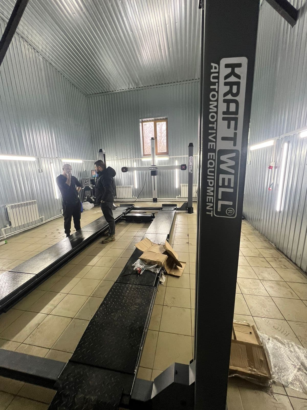 Стенд сход-развал 3D KraftWell KRW3DWA-III — алюминиевая стойка, электролифт