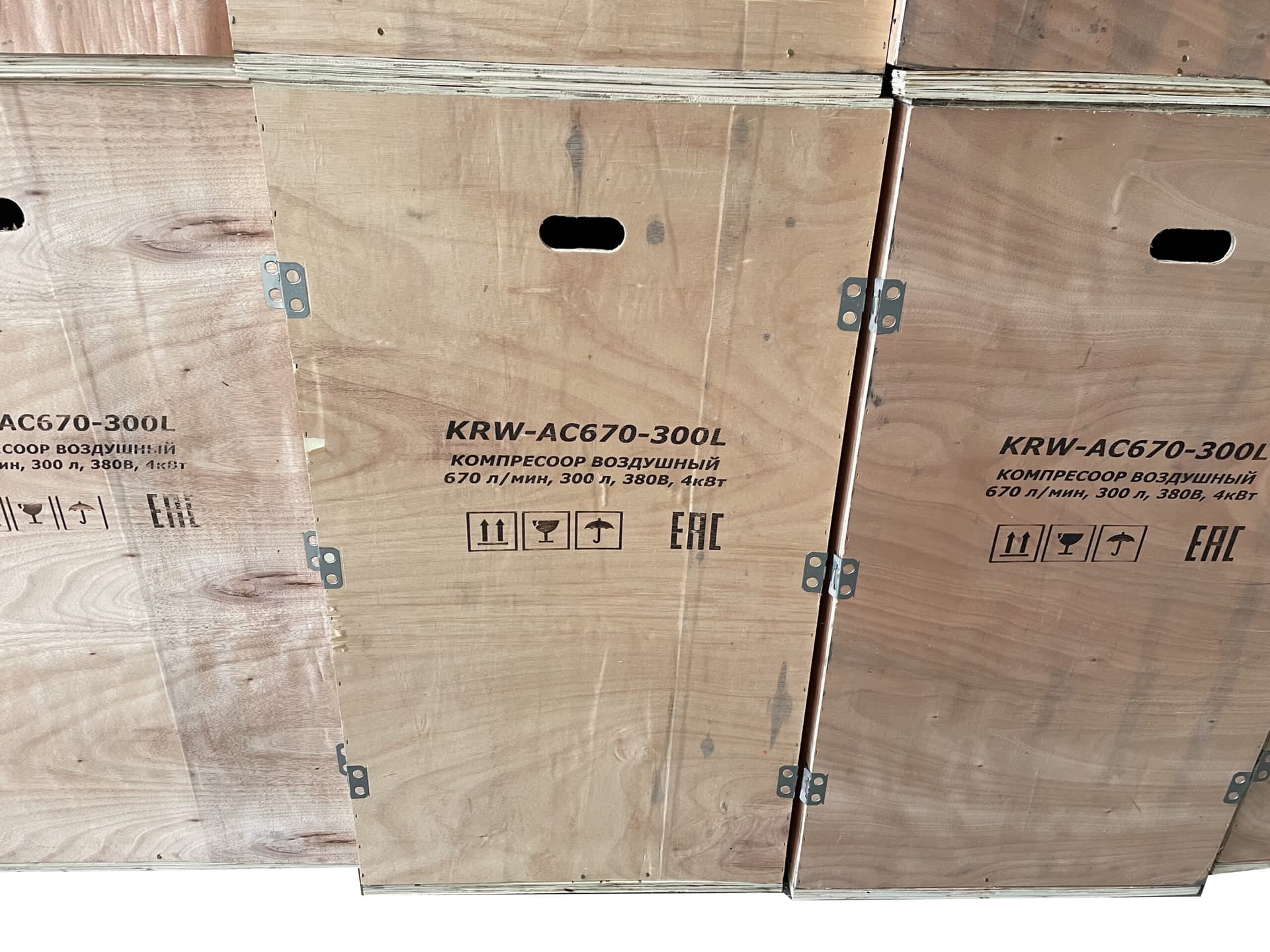Компрессор поршневой 670 л/мин 10 бар KraftWell KRW-AC670-300L