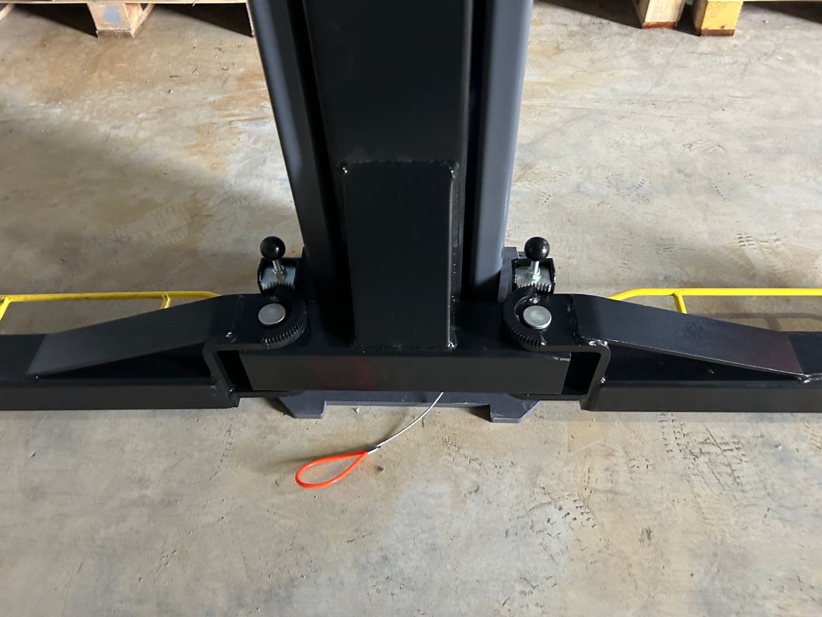 Подъемник двухстоечный с верхней синхронизацией г/п 4 т. KraftWell KRW4DLU