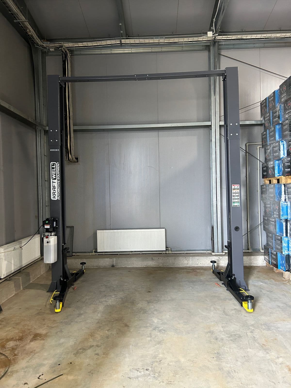 Подъемник двухстоечный с верхней синхронизацией г/п 4 т. KraftWell KRW4DLU