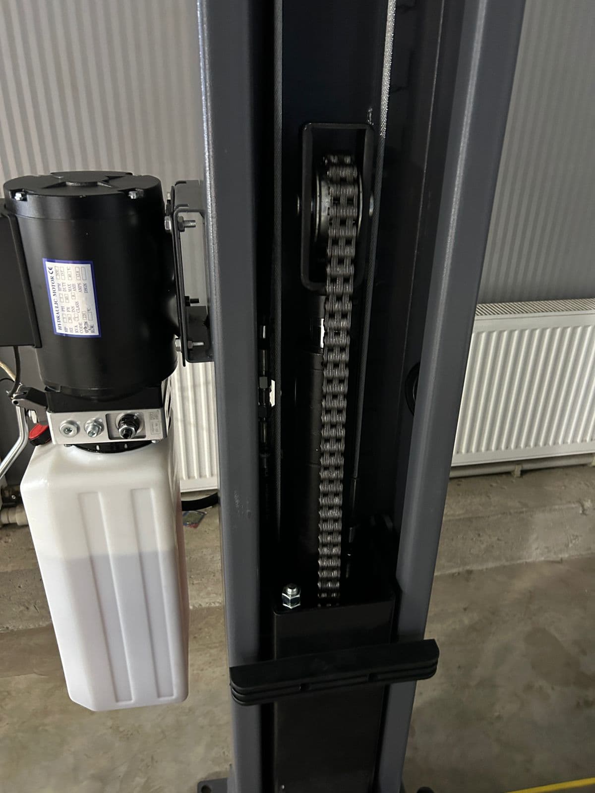 Подъемник двухстоечный с верхней синхронизацией г/п 4 т. KraftWell KRW4DLU