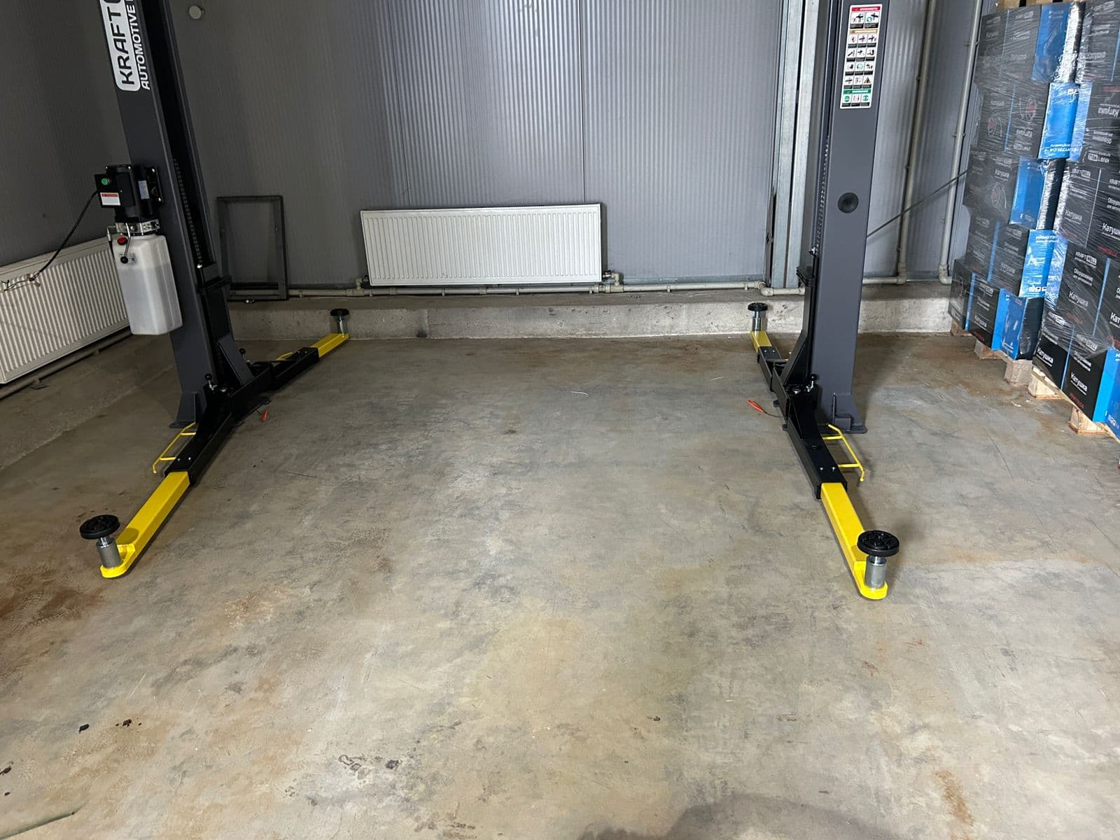 Подъемник двухстоечный с верхней синхронизацией г/п 4 т. KraftWell KRW4DLU