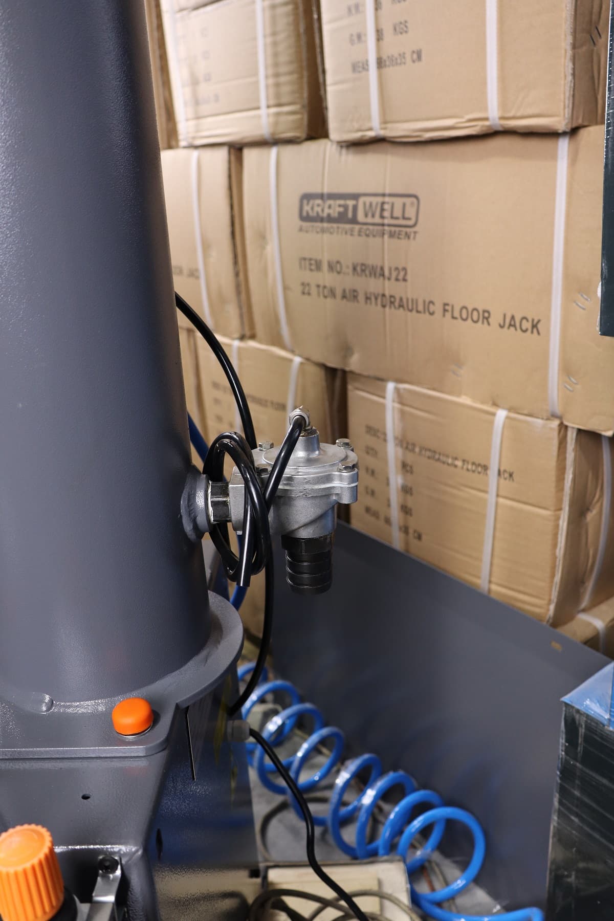 Шиномонтажный станок KraftWell MAESTRO 25 — полуавтомат, до 26″, 380 В