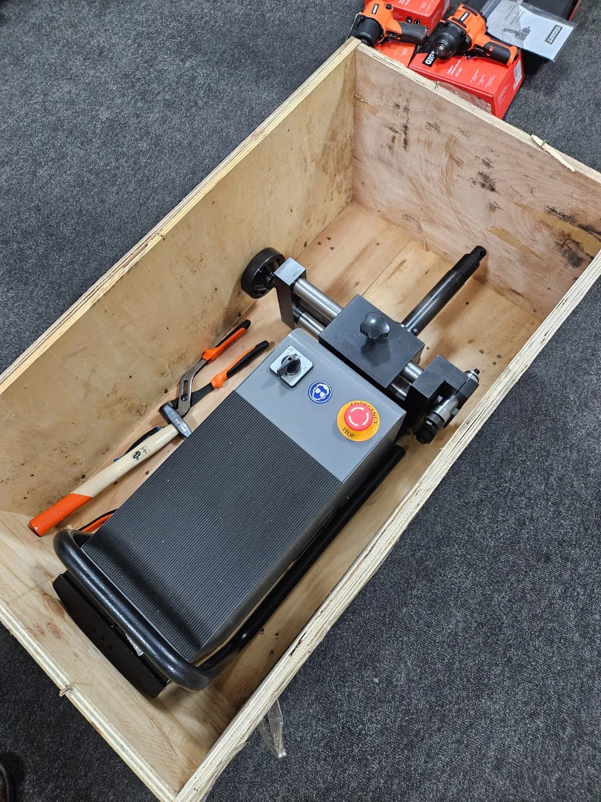 Станок для проточки тормозных дисков со снятием и без KraftWell KRW802D