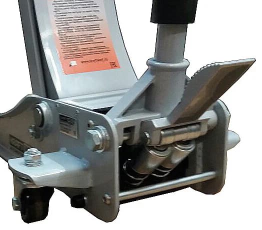 Домкрат подкатной KraftWell KRWFJ3.5 — 3,5 т, низкопрофильный, с педалью