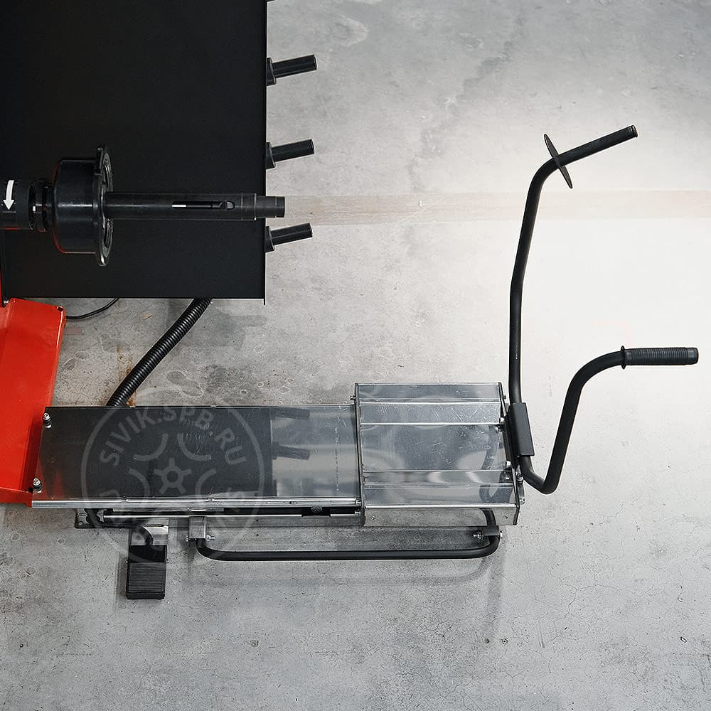 Пневматический подъемник колес в шиномонтаже