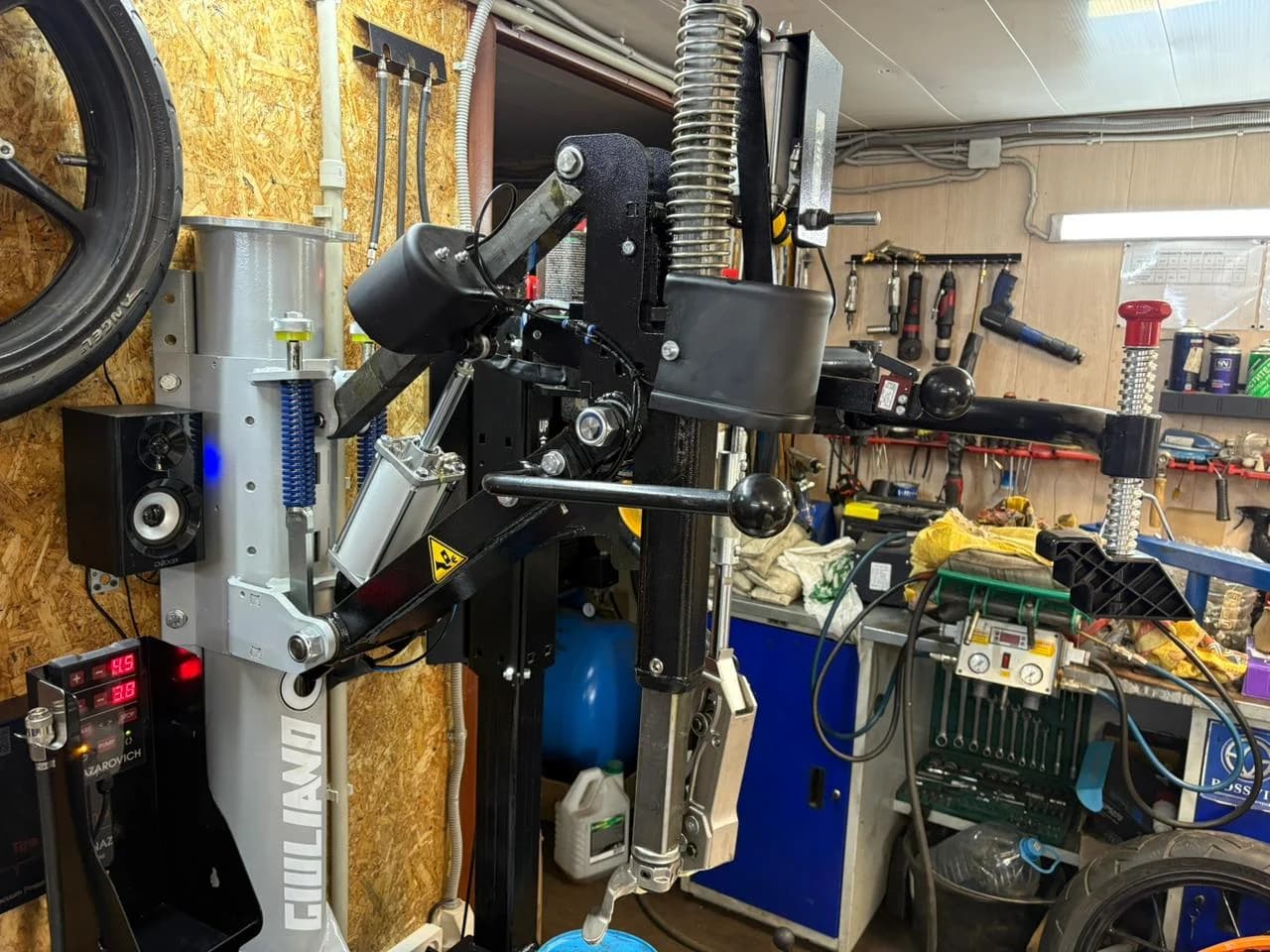 Giuliano SX119 PRO DUO — поворотный стол с кулачковым зажимом