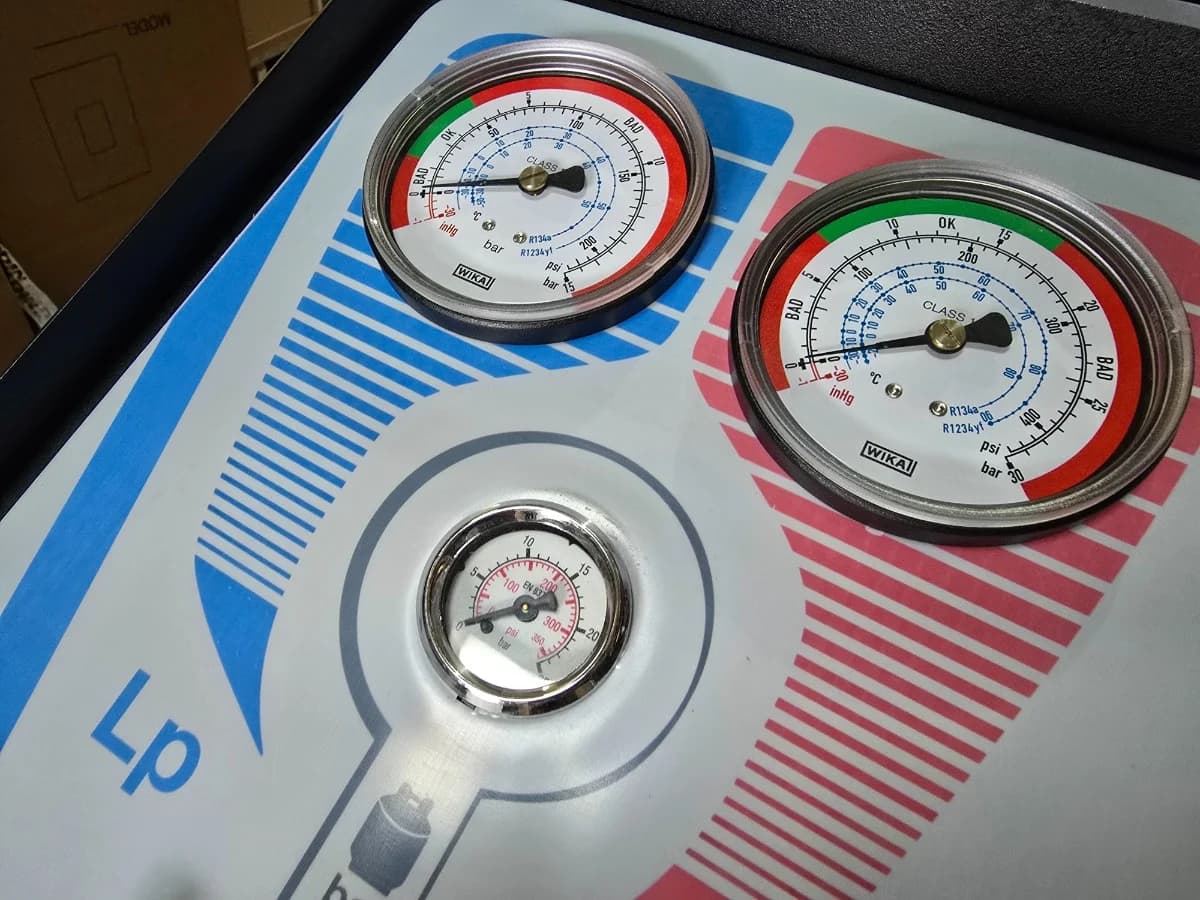 Автоматическая станция для заправки кондиционеров SPIN CLEVER ADVANCE BASIC, арт. 01.018.30 WB