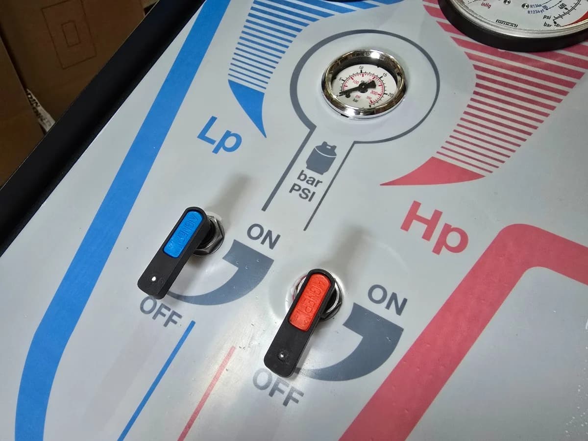 Автоматическая станция для заправки кондиционеров SPIN CLEVER ADVANCE BASIC, арт. 01.018.30 WB