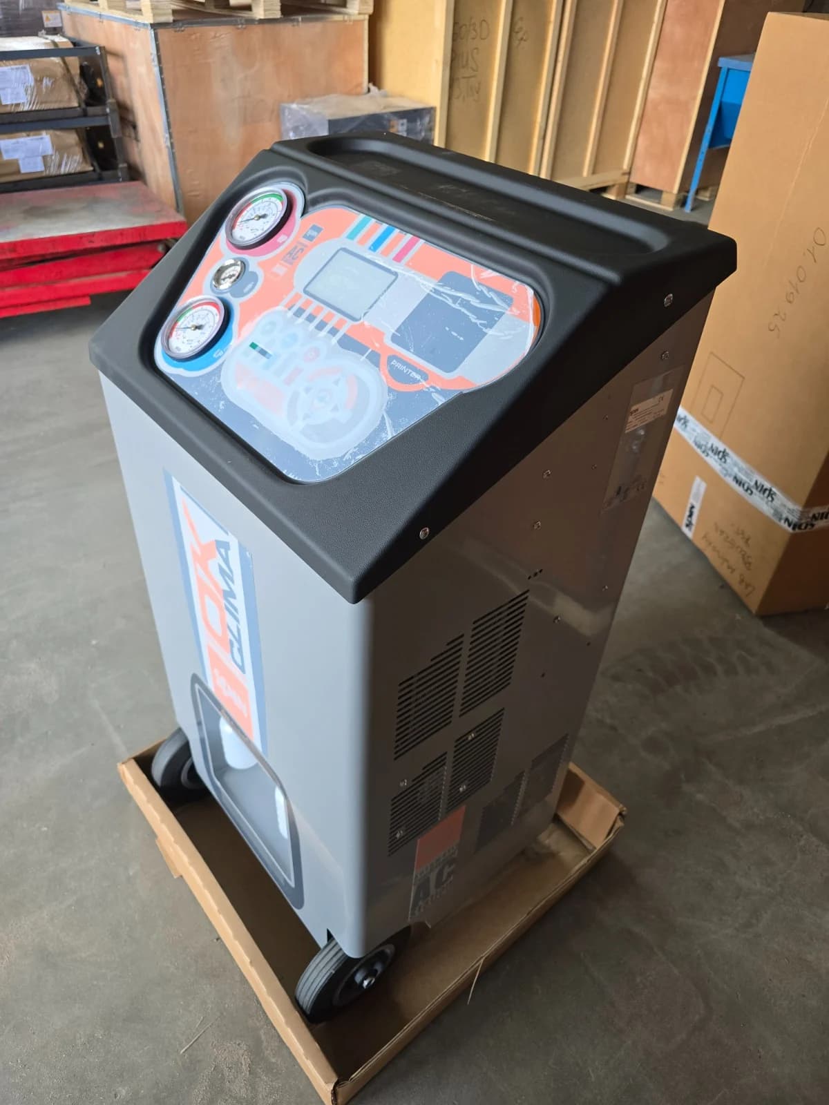 Автоматическая станция для заправки кондиционеров SPIN (Италия) OK CLIMA ADVANCE BASIC, R-134a, 12,5 кг, арт. 01.019.25