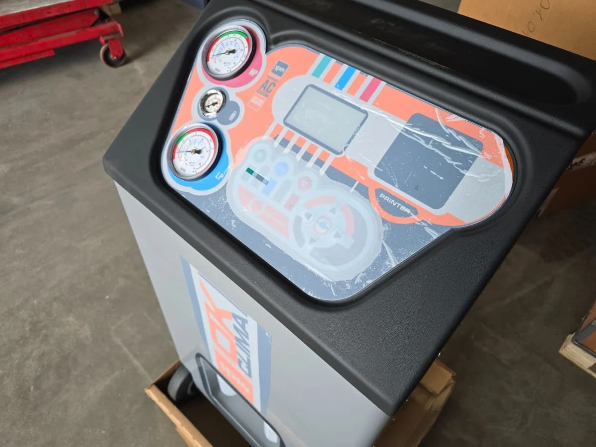 Автоматическая станция для заправки кондиционеров SPIN (Италия) OK CLIMA ADVANCE BASIC, R-134a, 12,5 кг, арт. 01.019.25