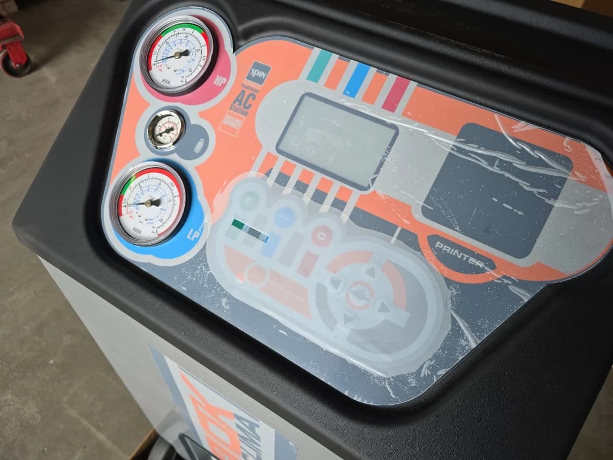 Автоматическая станция для заправки кондиционеров SPIN (Италия) OK CLIMA ADVANCE BASIC, R-134a, 12,5 кг, арт. 01.019.25