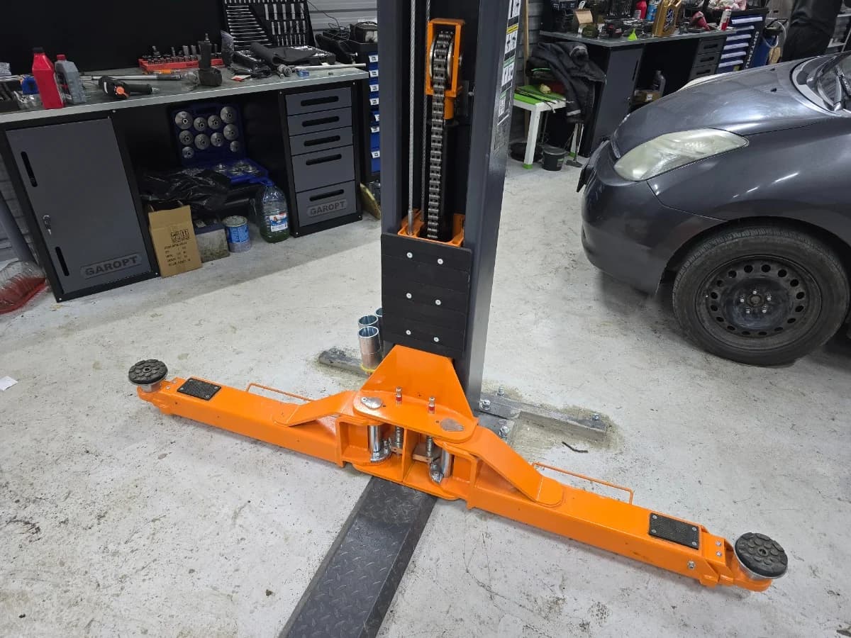 Подъёмник двухстоечный 5 тонн 380 В Wiederkraft WDK-524N