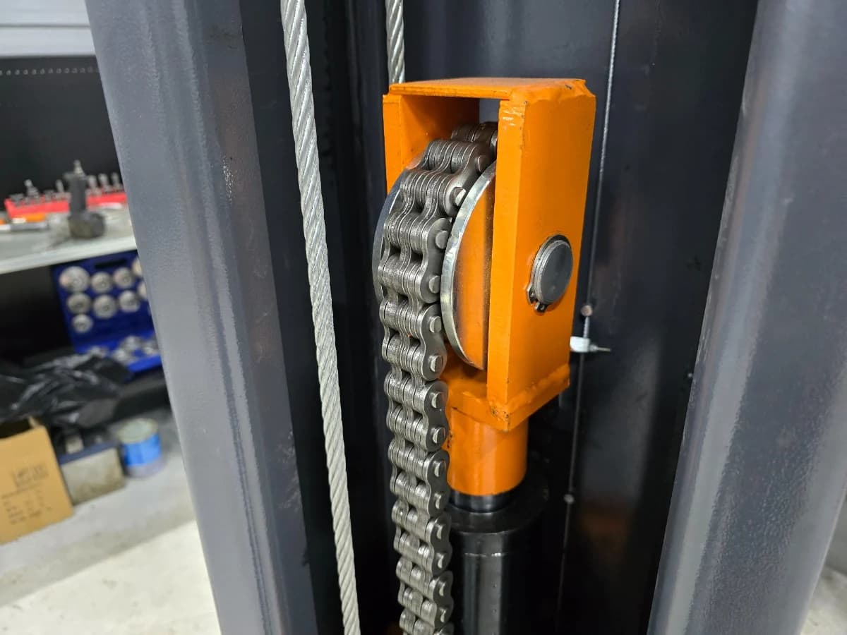 Подъёмник двухстоечный 5 тонн 380 В Wiederkraft WDK-524N