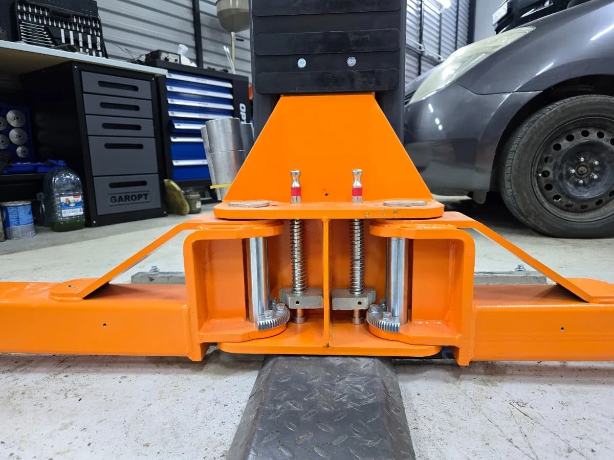 Подъёмник двухстоечный 5 тонн 380 В Wiederkraft WDK-524N