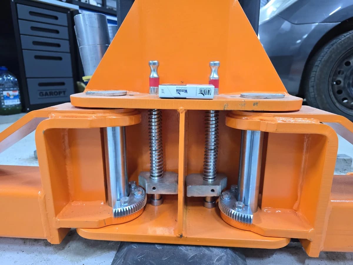 Подъёмник двухстоечный 5 тонн 380 В Wiederkraft WDK-524N