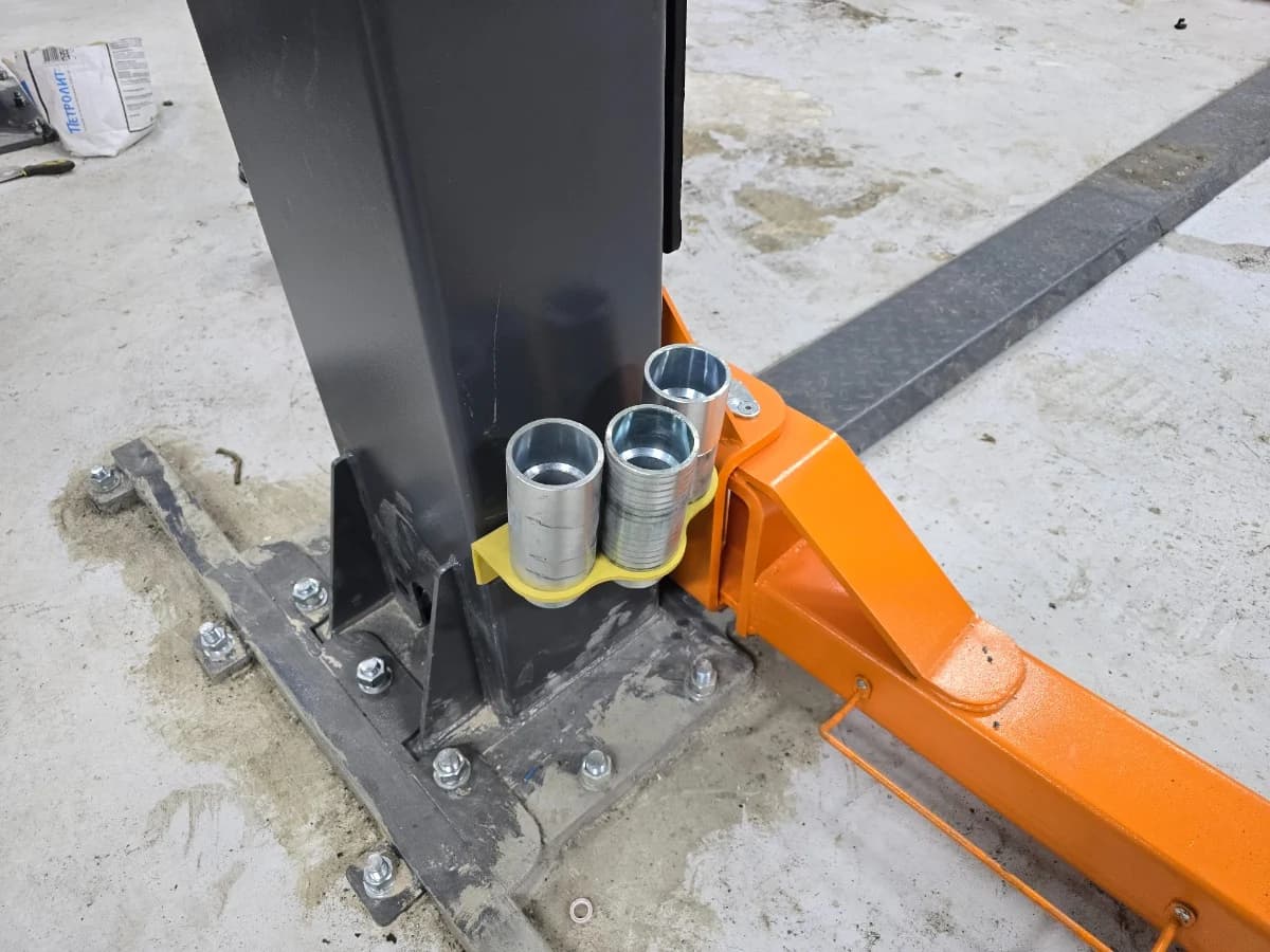 Подъёмник двухстоечный 5 тонн 380 В Wiederkraft WDK-524N