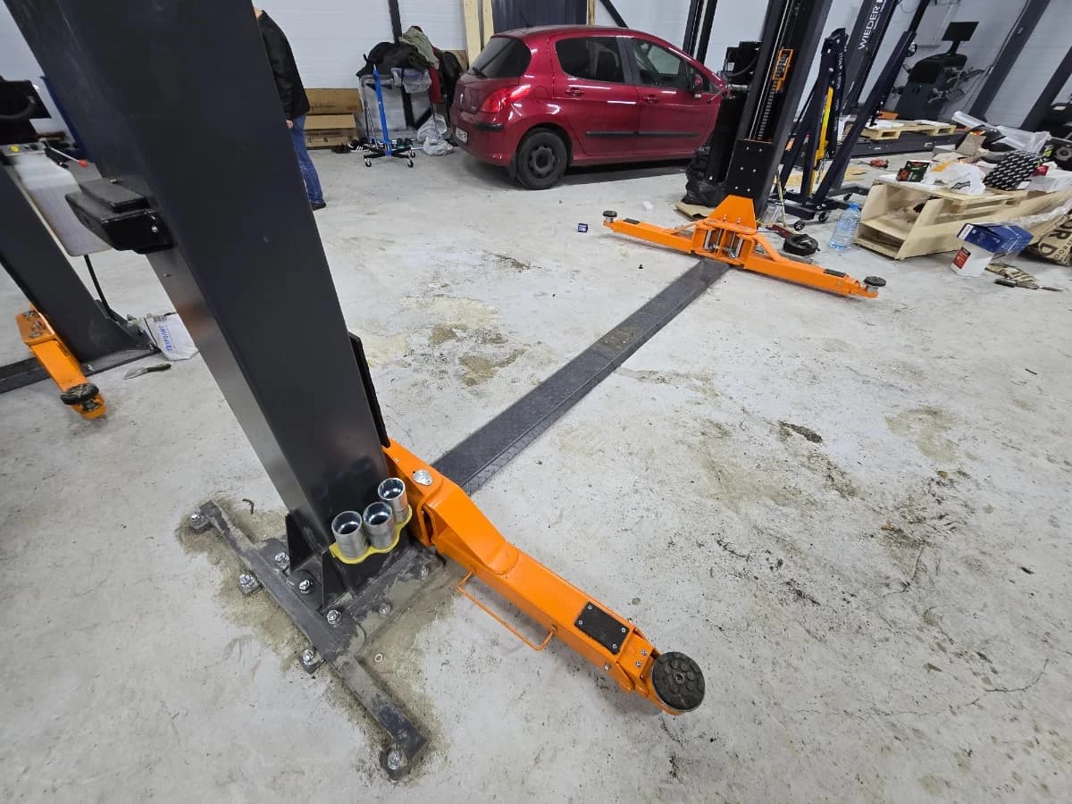 Подъёмник двухстоечный 5 тонн 380 В Wiederkraft WDK-524N