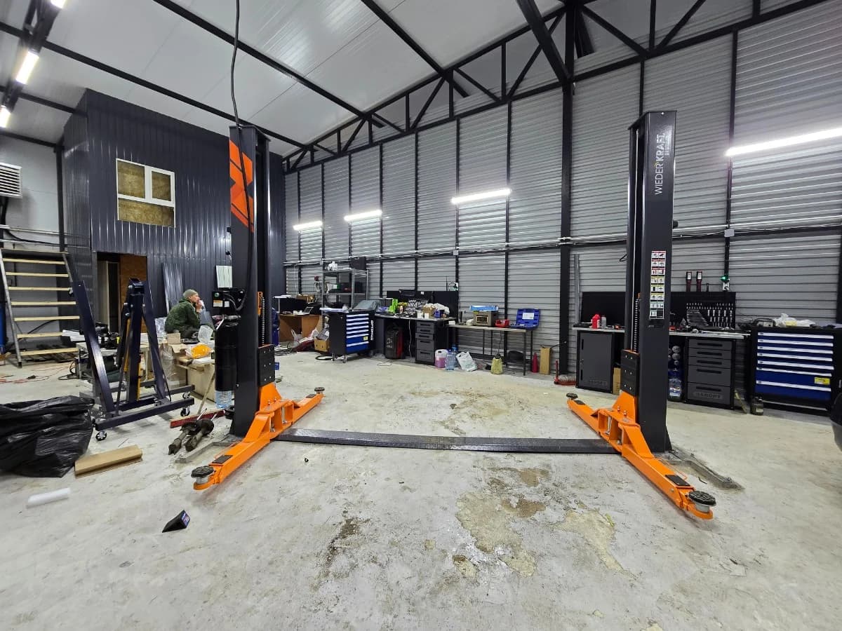 Подъёмник двухстоечный 5 тонн 380 В Wiederkraft WDK-524N