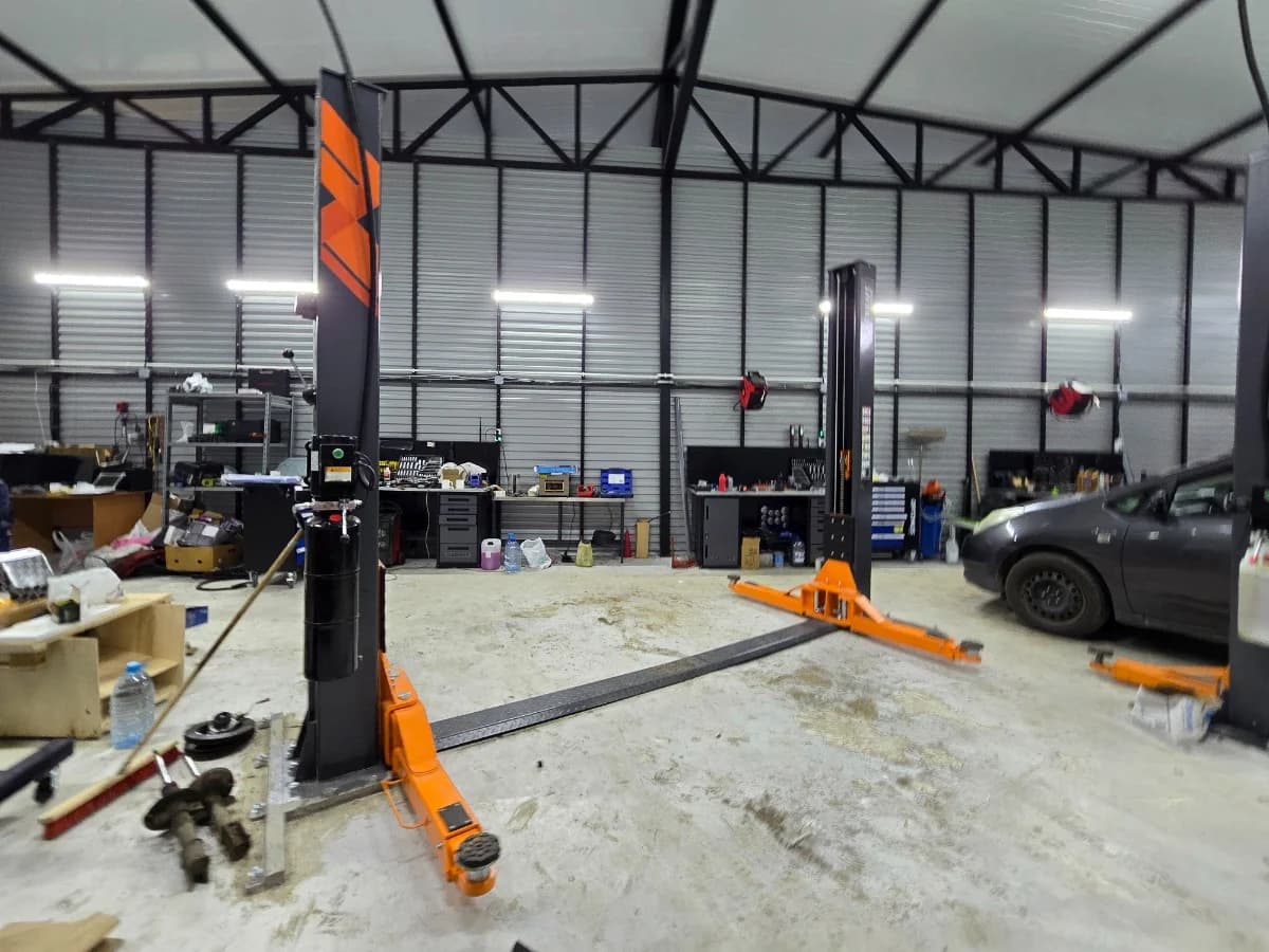 Подъёмник двухстоечный 5 тонн 380 В Wiederkraft WDK-524N