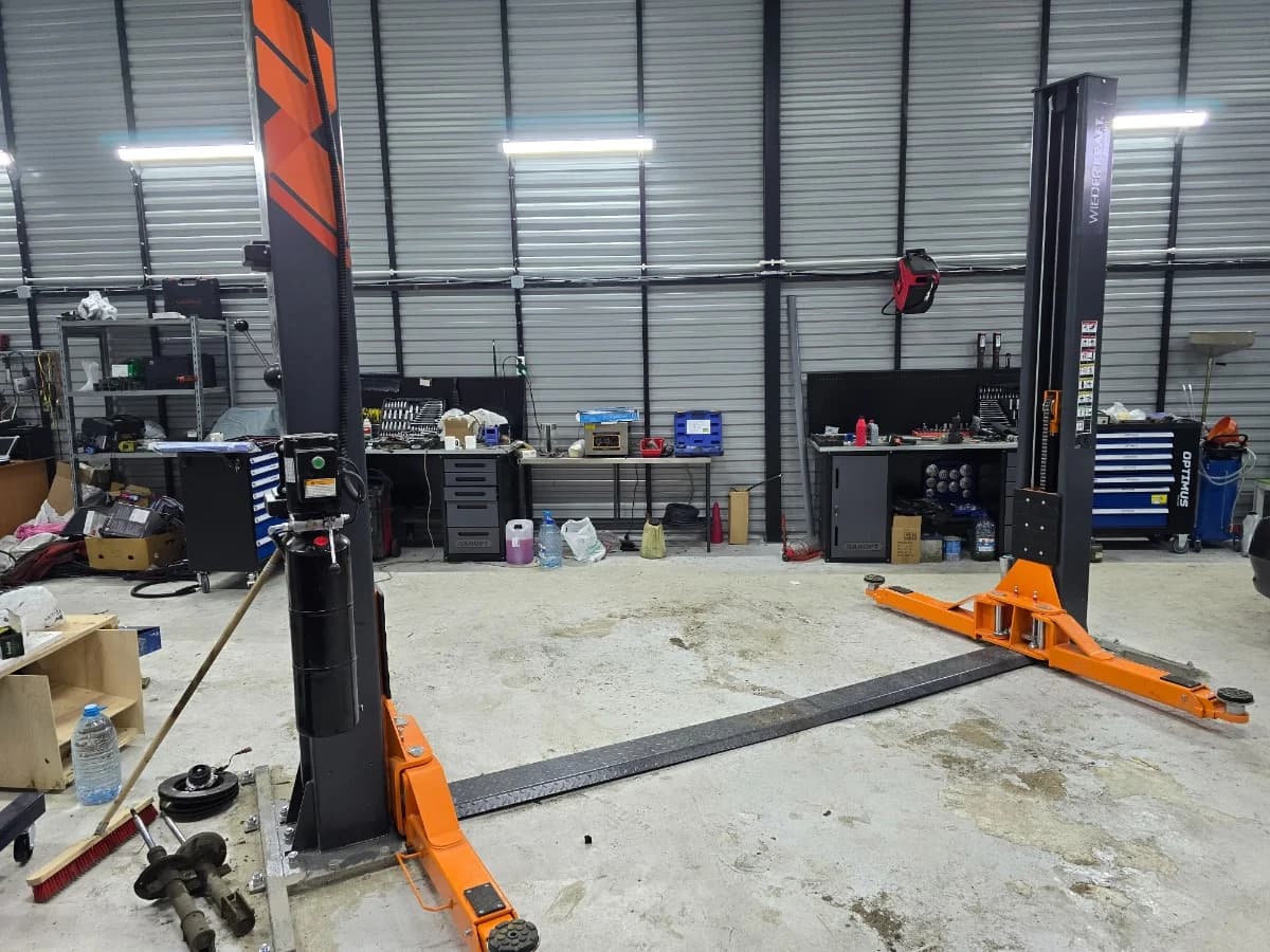 Подъёмник двухстоечный 5 тонн 380 В Wiederkraft WDK-524N