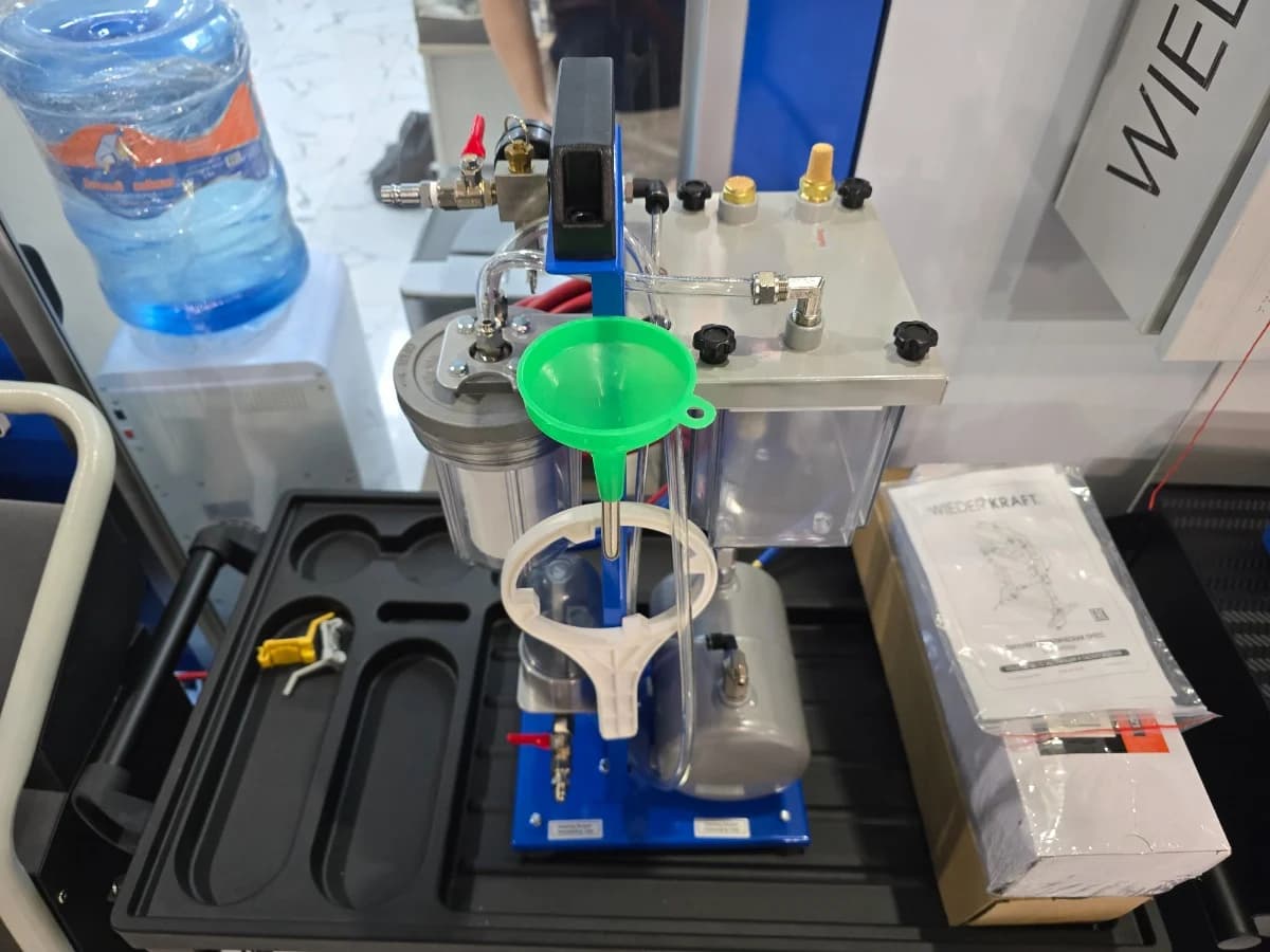 Установка для промывки системы кондиционирования 2 л Wiederkraft WDK-CF50