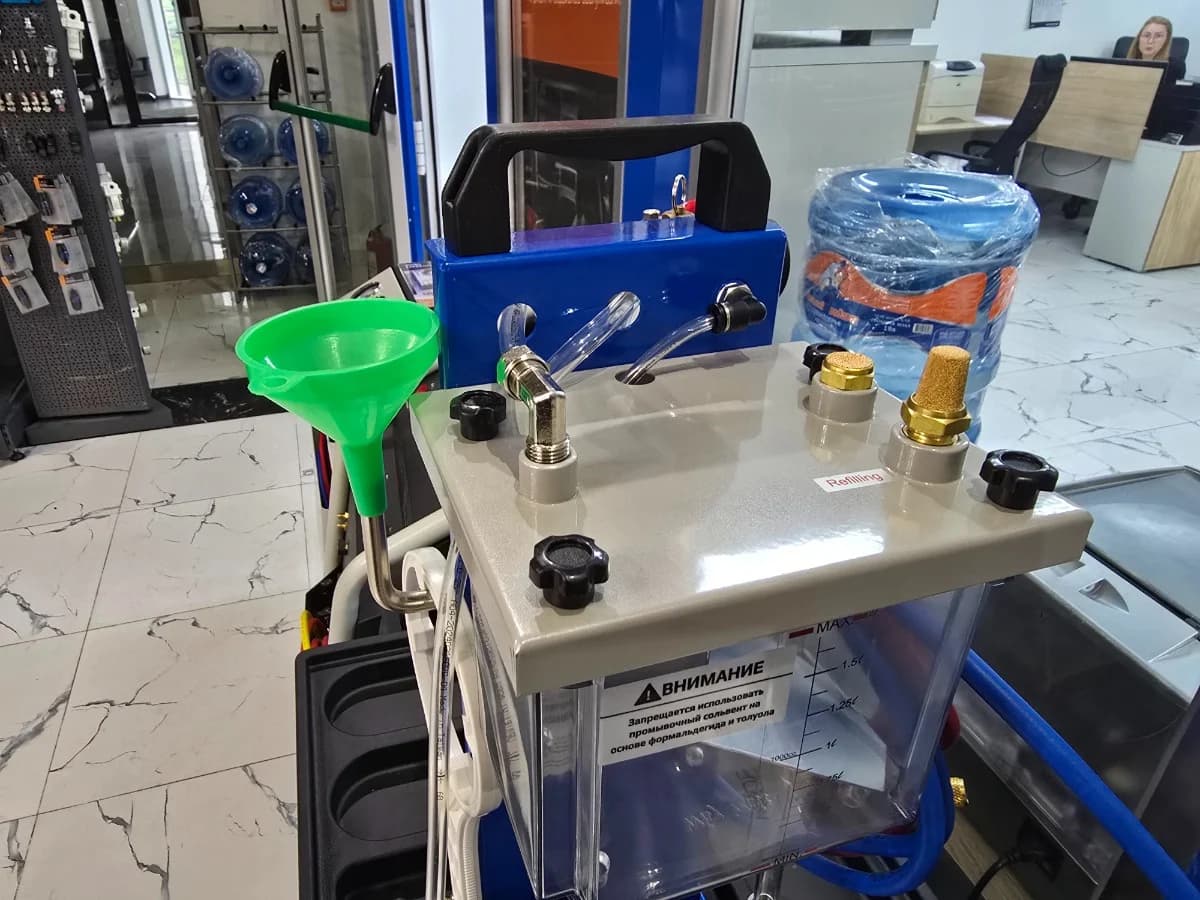 Установка для промывки системы кондиционирования 2 л Wiederkraft WDK-CF50