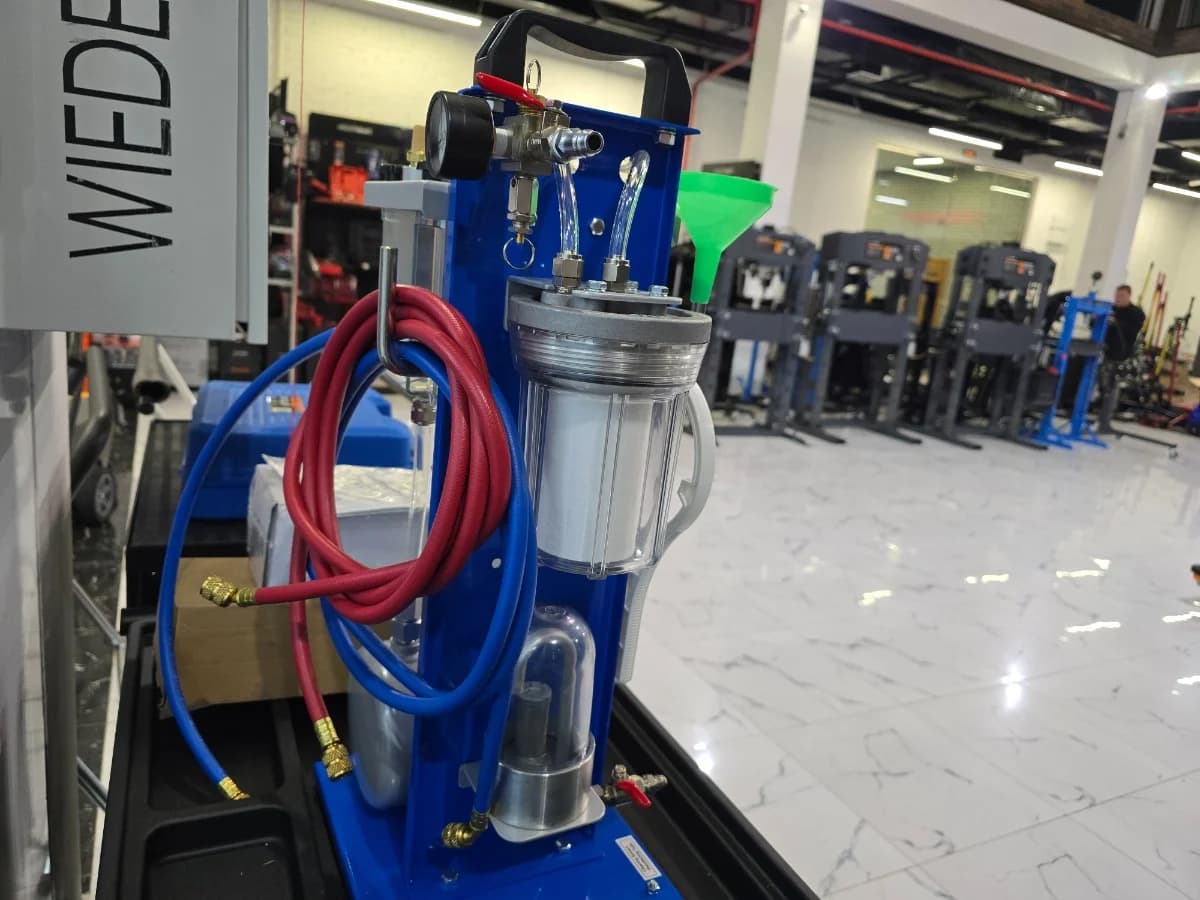 Установка для промывки системы кондиционирования 2 л Wiederkraft WDK-CF50