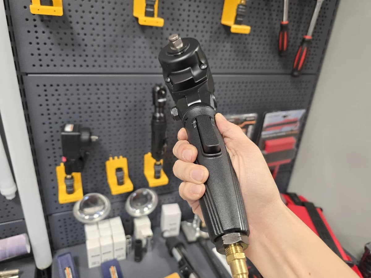 Пневматический ударный гайковёрт 1/2″, 550 Н·м, регулируемая рукоять Wiederkraft WDK-20435