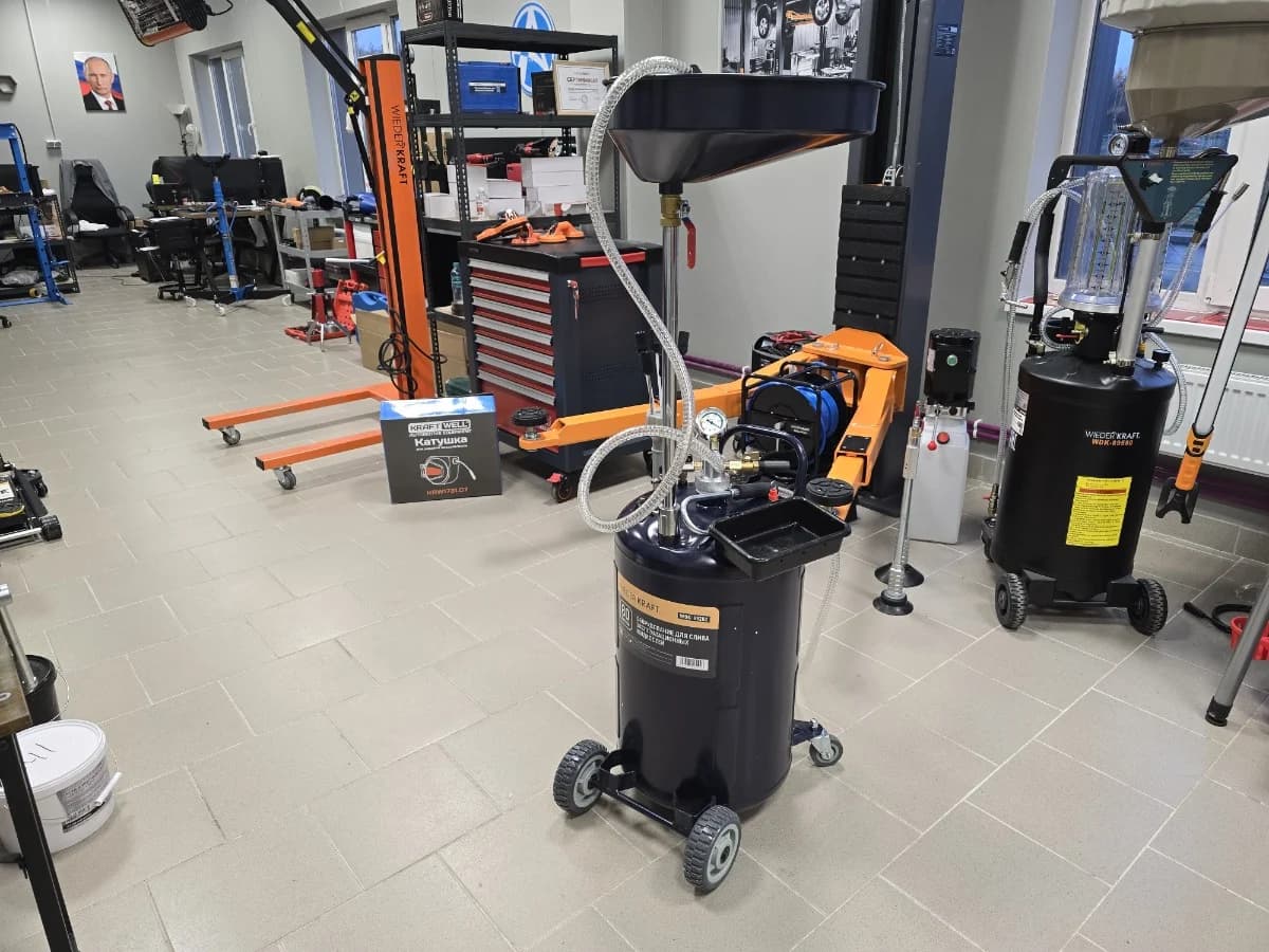 Установка маслосменная 80 л воронка 20 л + откачка через щуп Wiederkraft WDK-89282