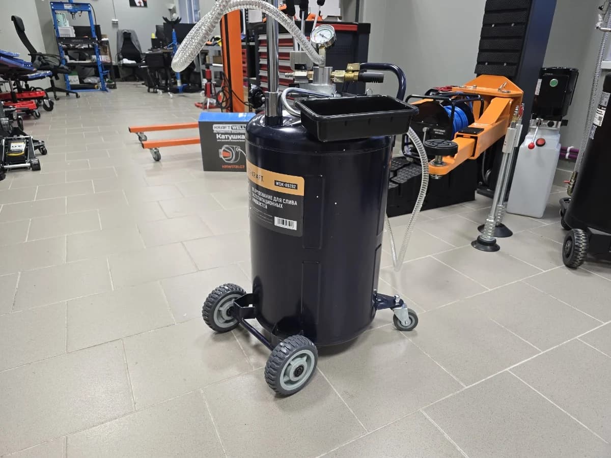 Установка маслосменная 80 л воронка 20 л + откачка через щуп Wiederkraft WDK-89282