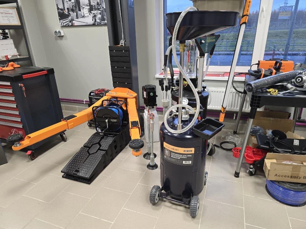 Установка маслосменная 80 л воронка 20 л + откачка через щуп Wiederkraft WDK-89282