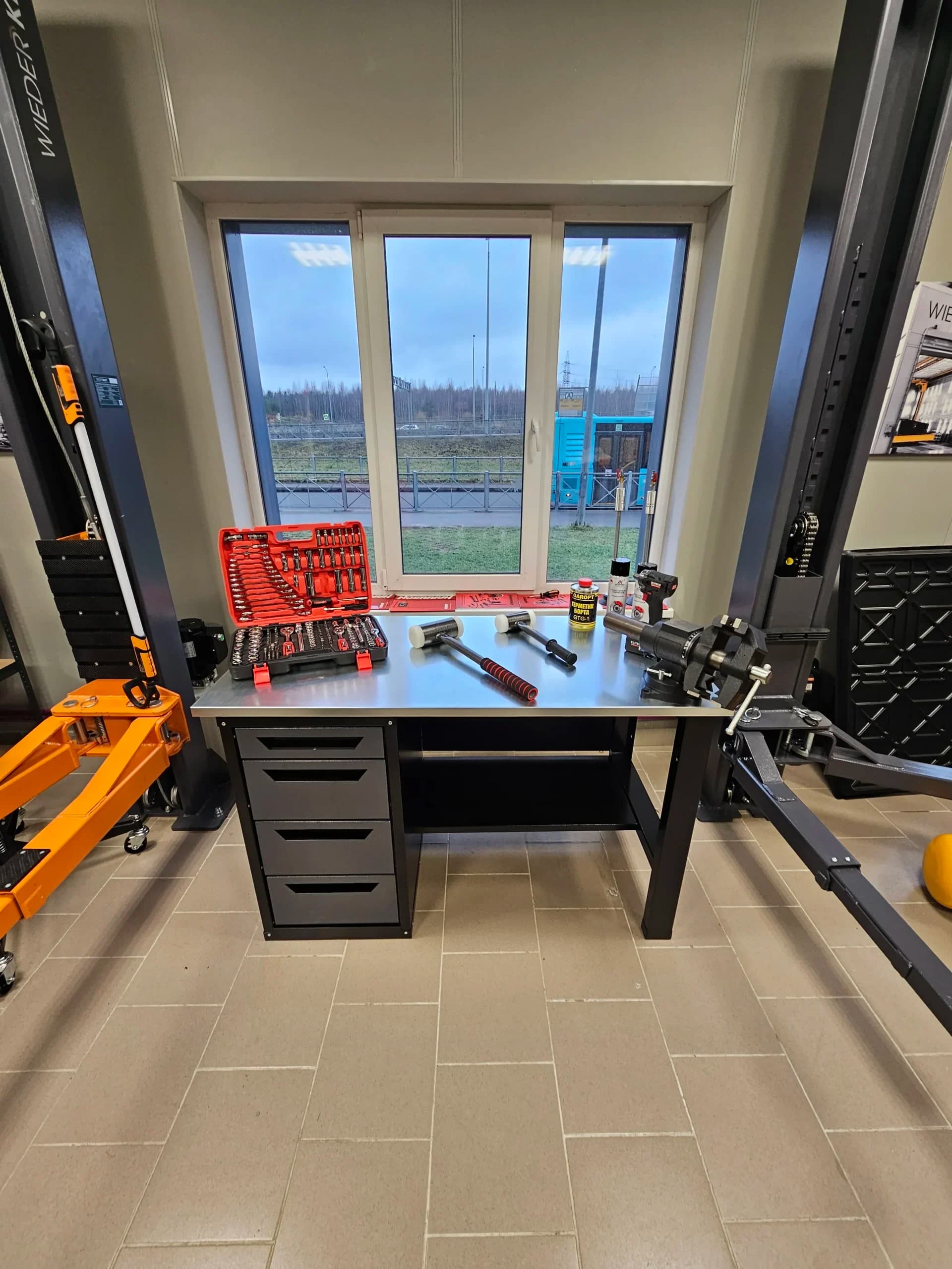 Верстак слесарный однотумбовый 4 ящика серый 1400 Garopt GT1400STY4.grey