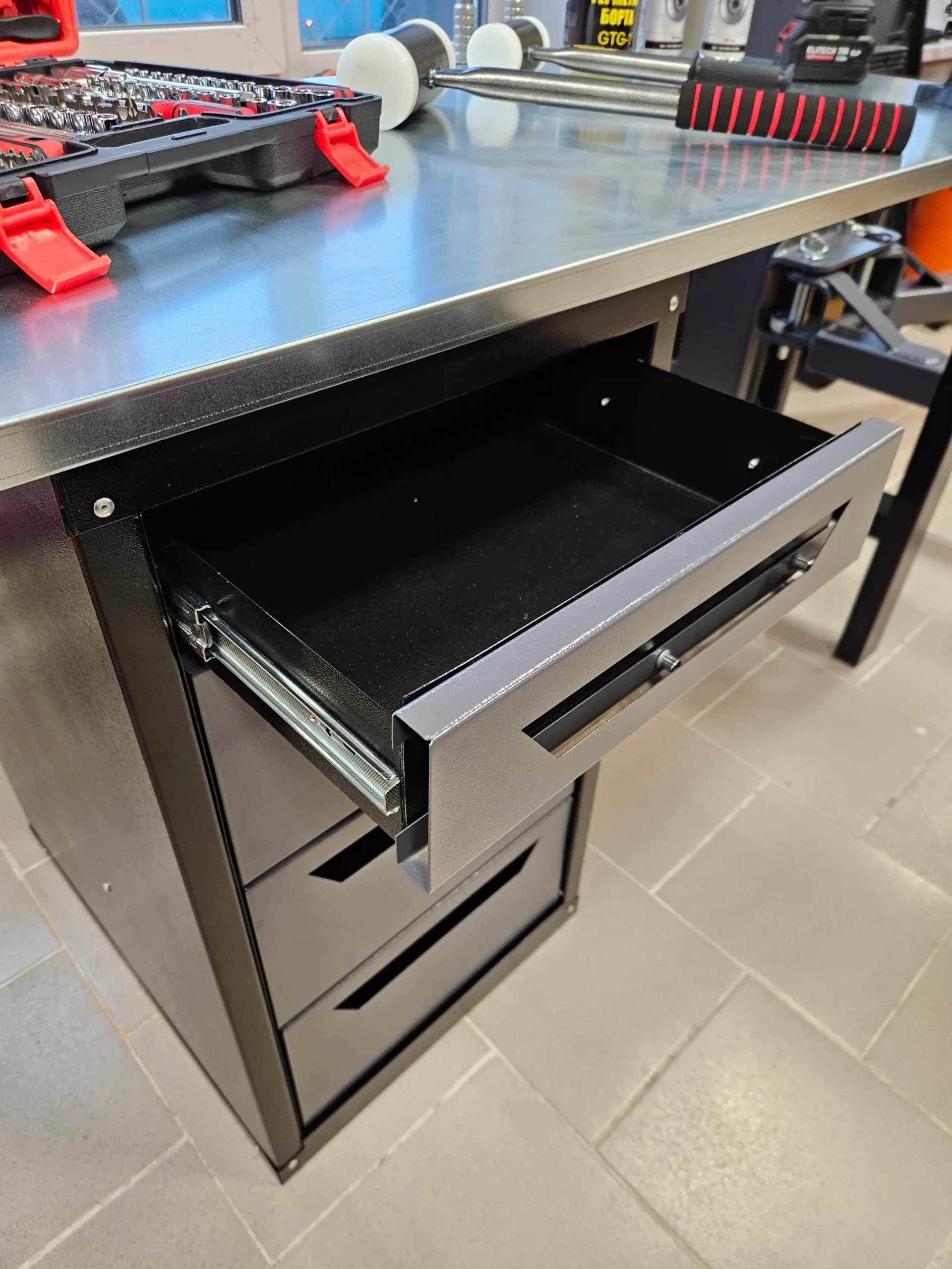Верстак слесарный однотумбовый 4 ящика серый 1400 Garopt GT1400STY4.grey