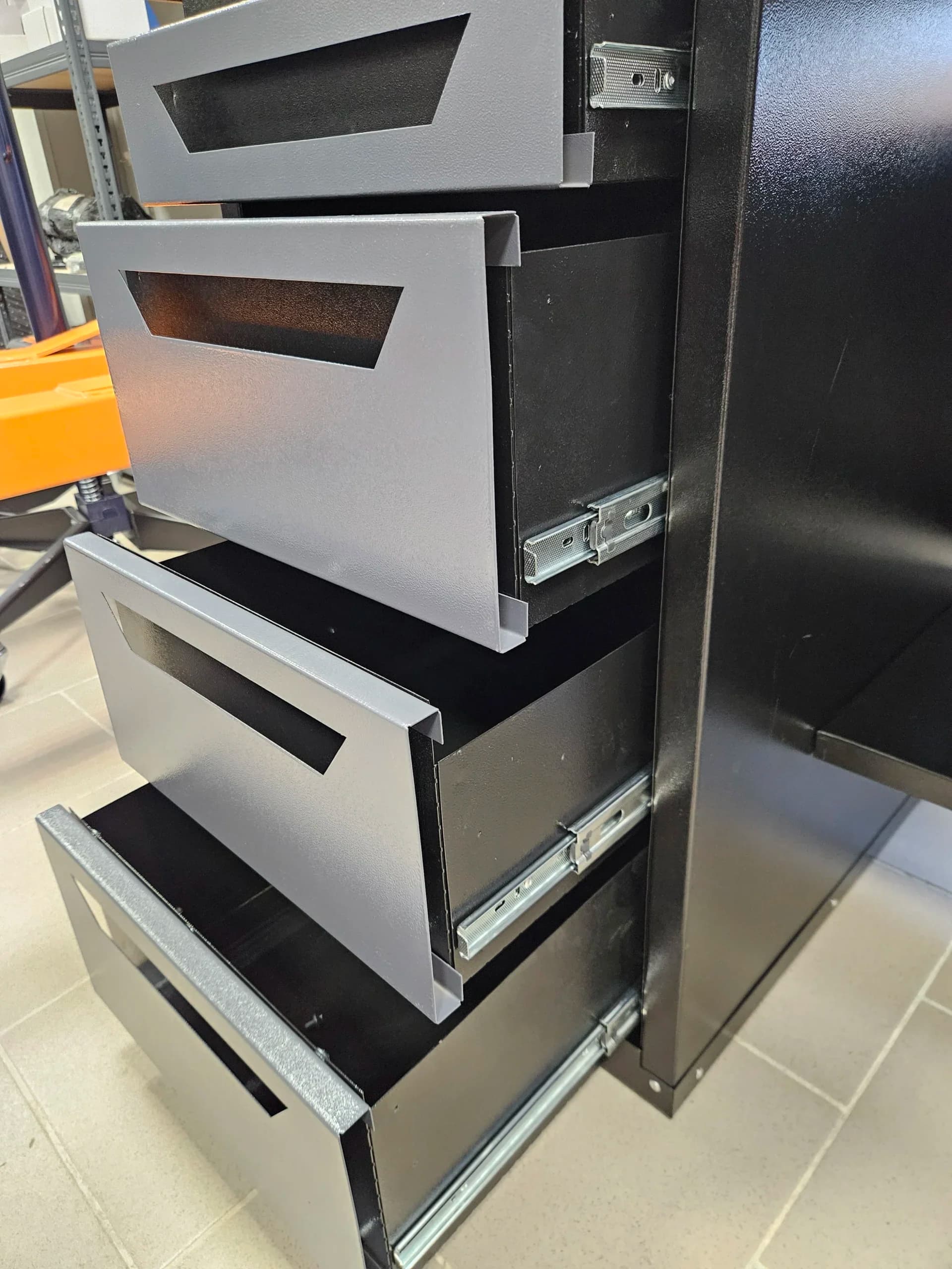 Верстак слесарный однотумбовый 4 ящика серый 1400 Garopt GT1400STY4.grey