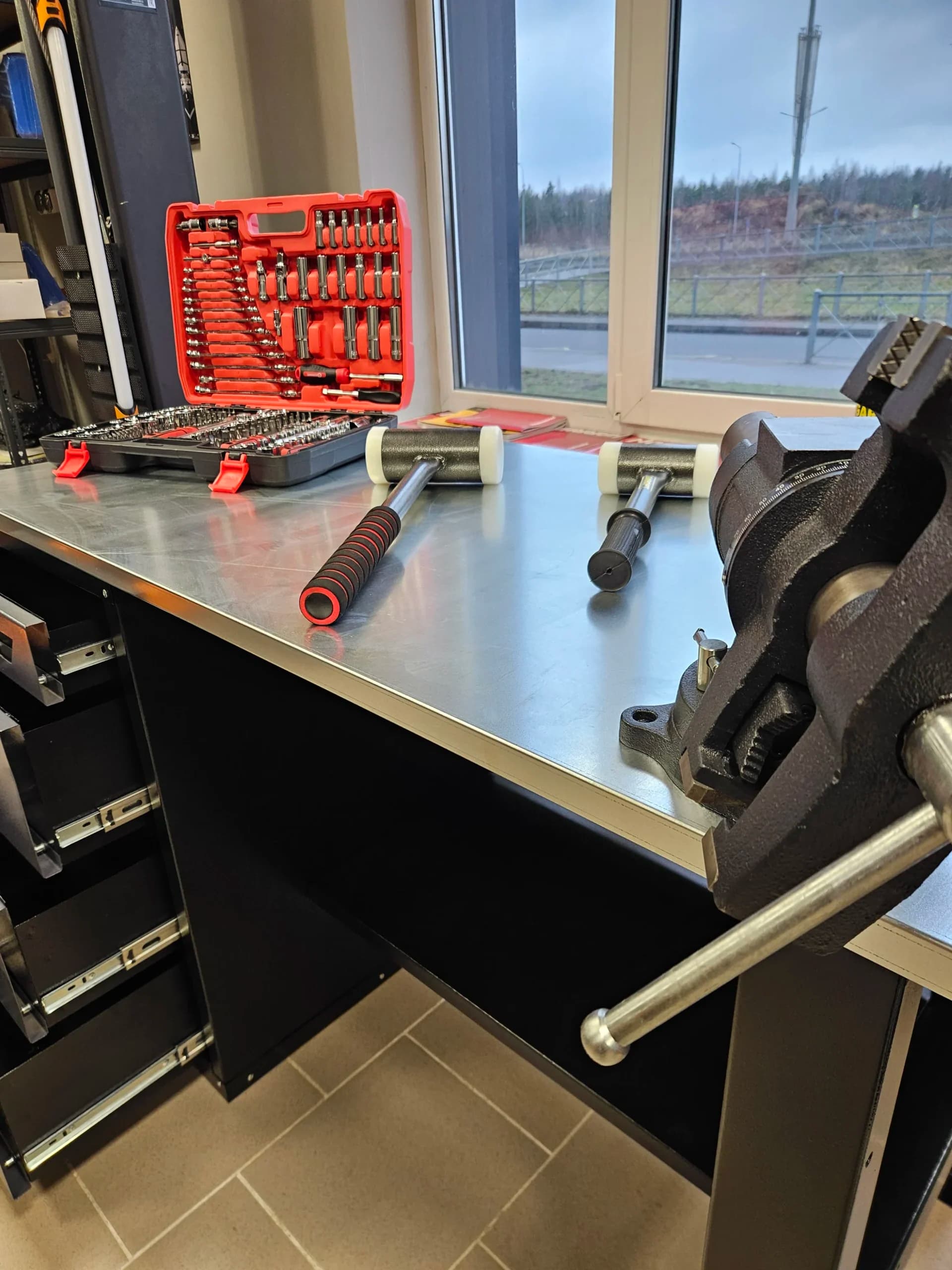 Верстак слесарный однотумбовый 4 ящика серый 1400 Garopt GT1400STY4.grey