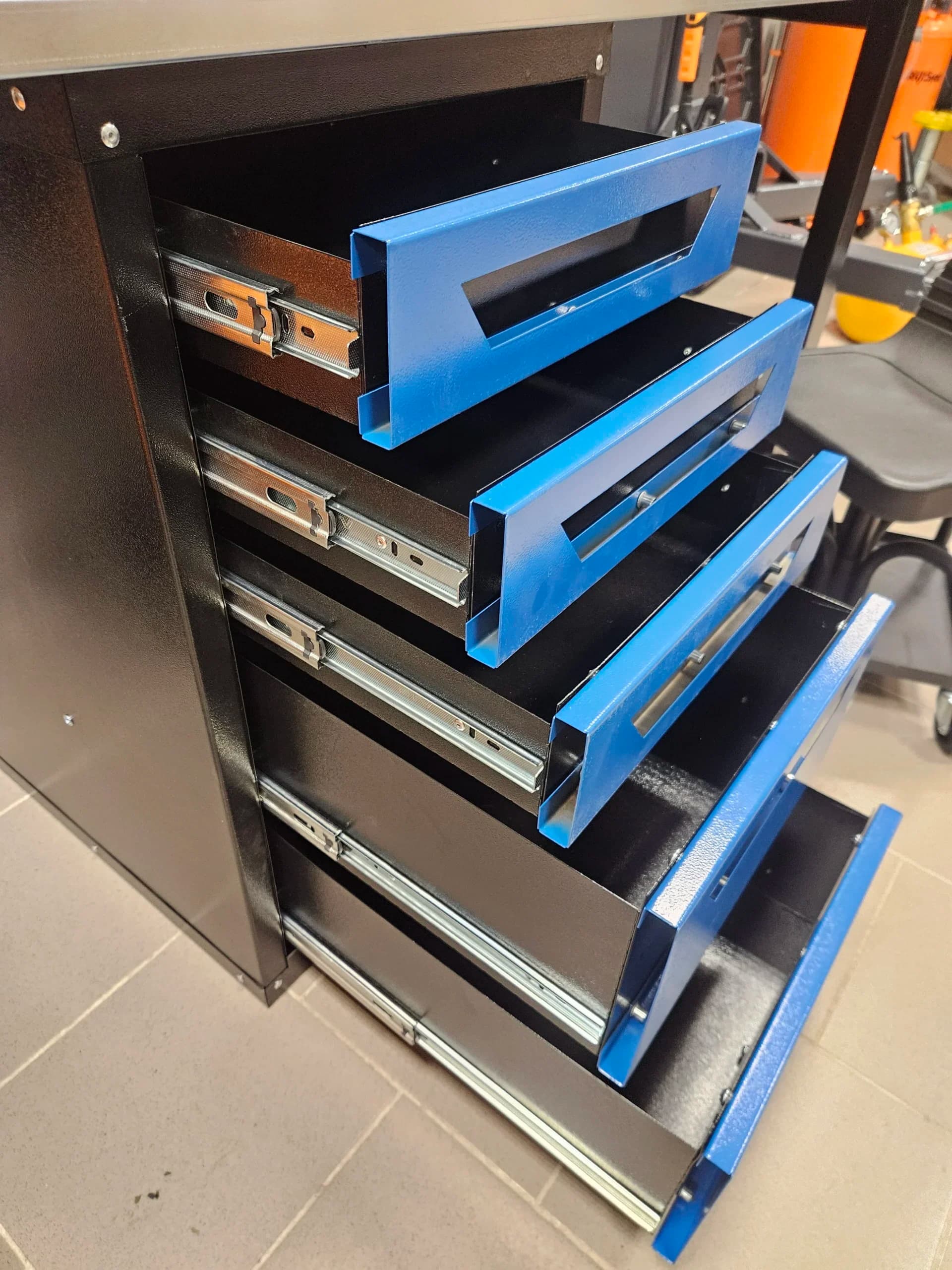 Верстак слесарный однотумбовый 5 ящиков синий 1400 Garopt GT1400STY5.blue