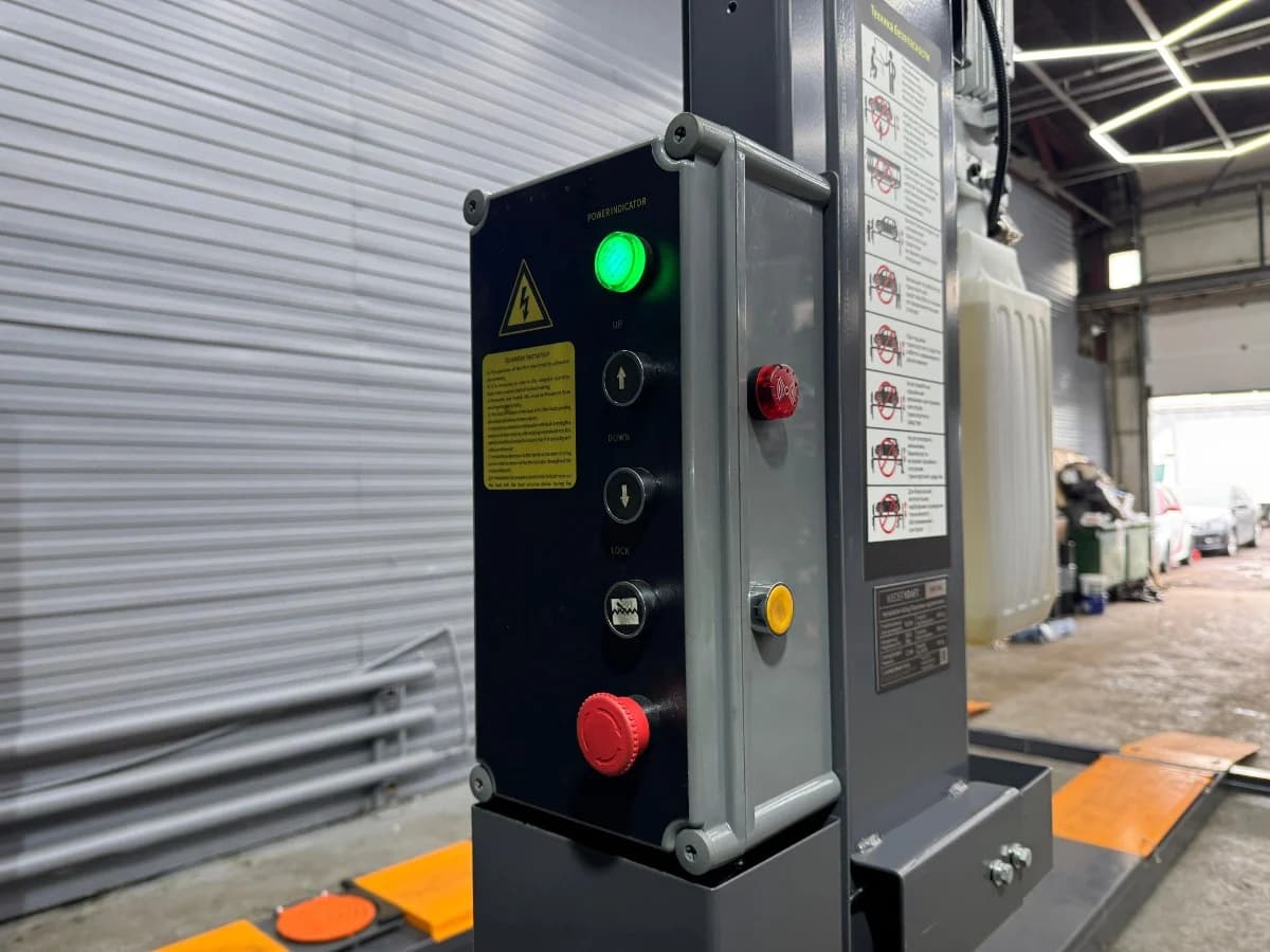 Четырёхстоечный гидравлический подъёмник 5 тонн Wiederkraft WDK-545