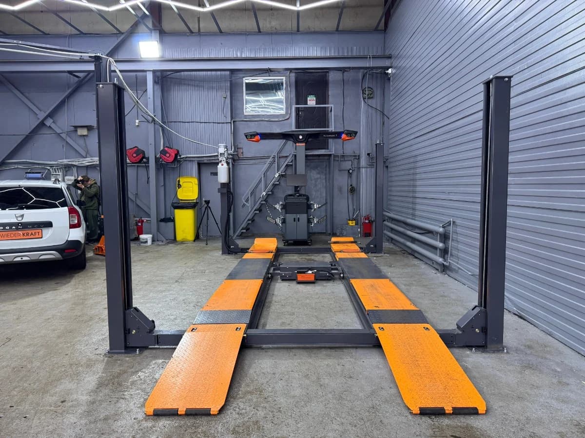 Четырёхстоечный гидравлический подъёмник 5 тонн Wiederkraft WDK-545