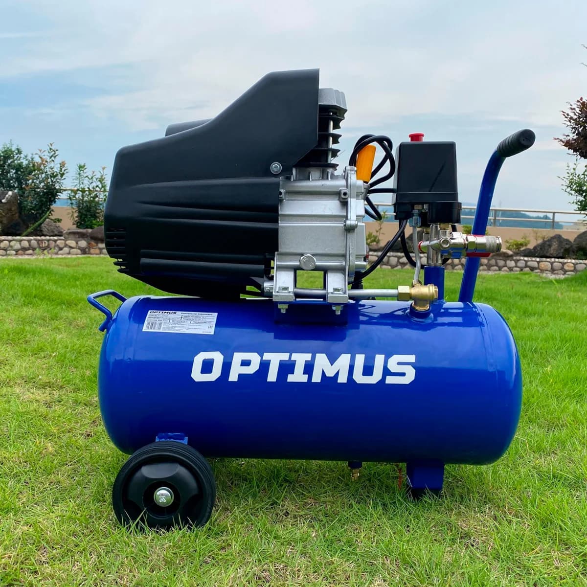 Поршневой компрессор коаксиальный 300 л/мин, 24 л, 8 бар, 220 В OPTIMUS HD OPT-302430
