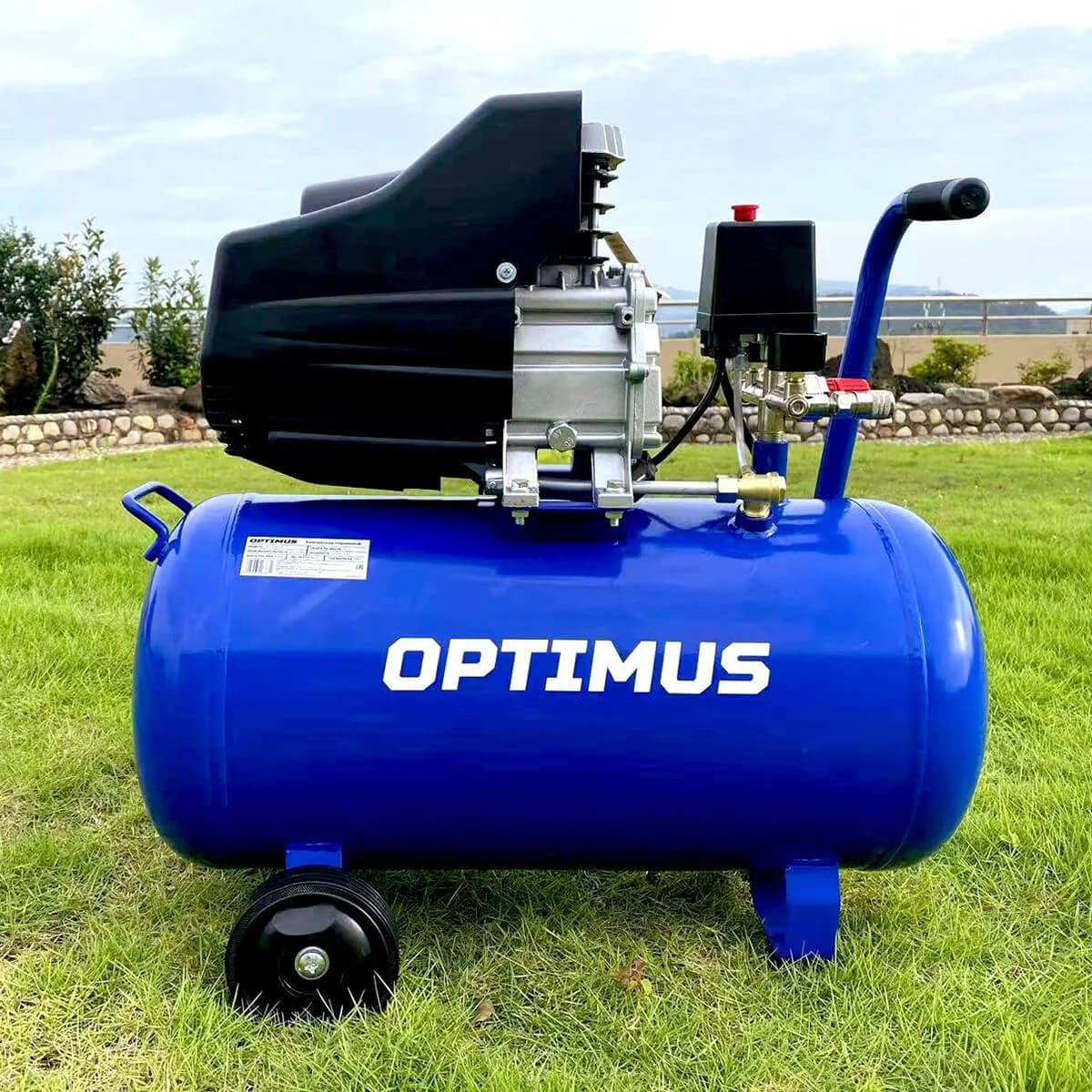 Поршневой компрессор коаксиальный 300 л/мин, 50 л, 8 бар, 220 В OPTIMUS HD OPT-305030