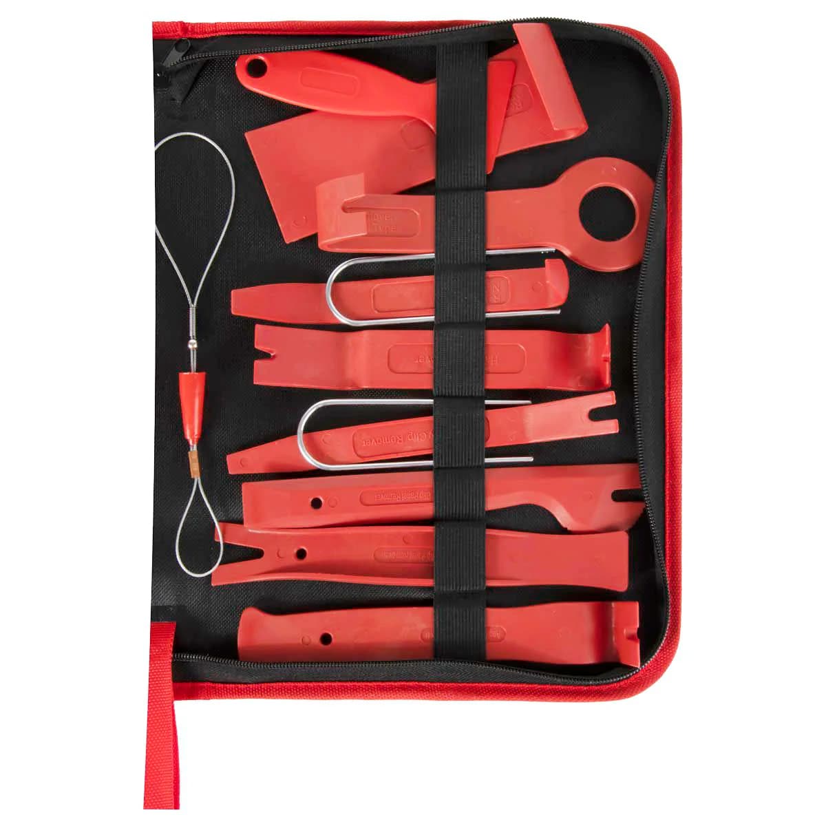 Применение монтажной лопатки из набора для снятия дверной карты