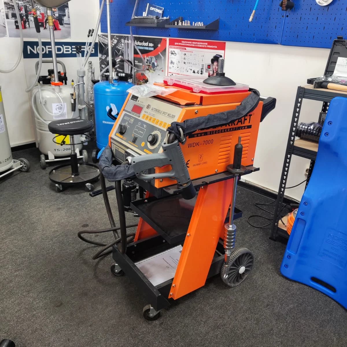 Профессиональный споттер универсальный 220/380В, 4600/5200А WIEDERKRAFT WDK-7000
