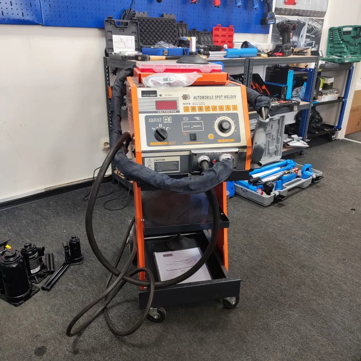 Профессиональный споттер универсальный 220/380В, 4600/5200А WIEDERKRAFT WDK-7000