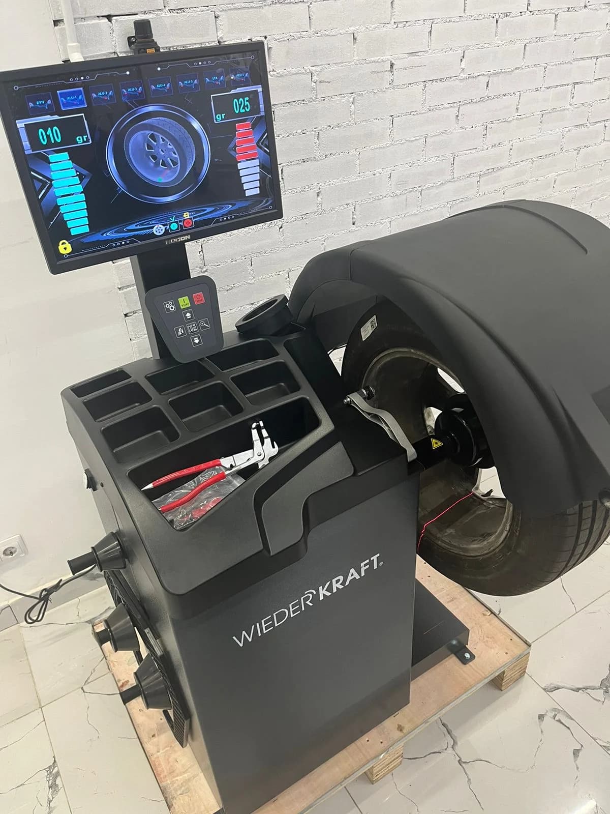 WiederKraft WDK-777B — вал 40 мм с конусом и колесом
